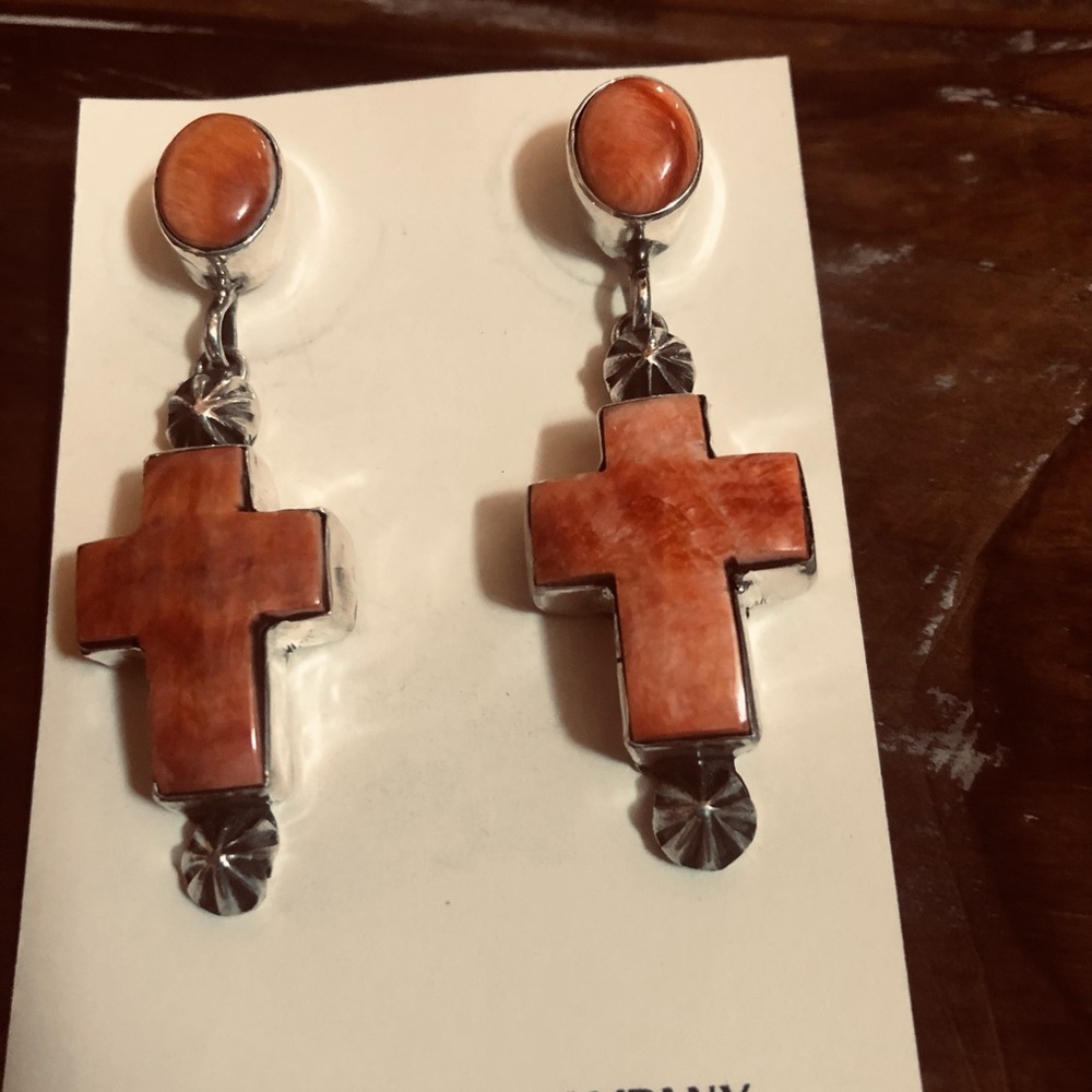 Spiny oyster cross earrings NWT